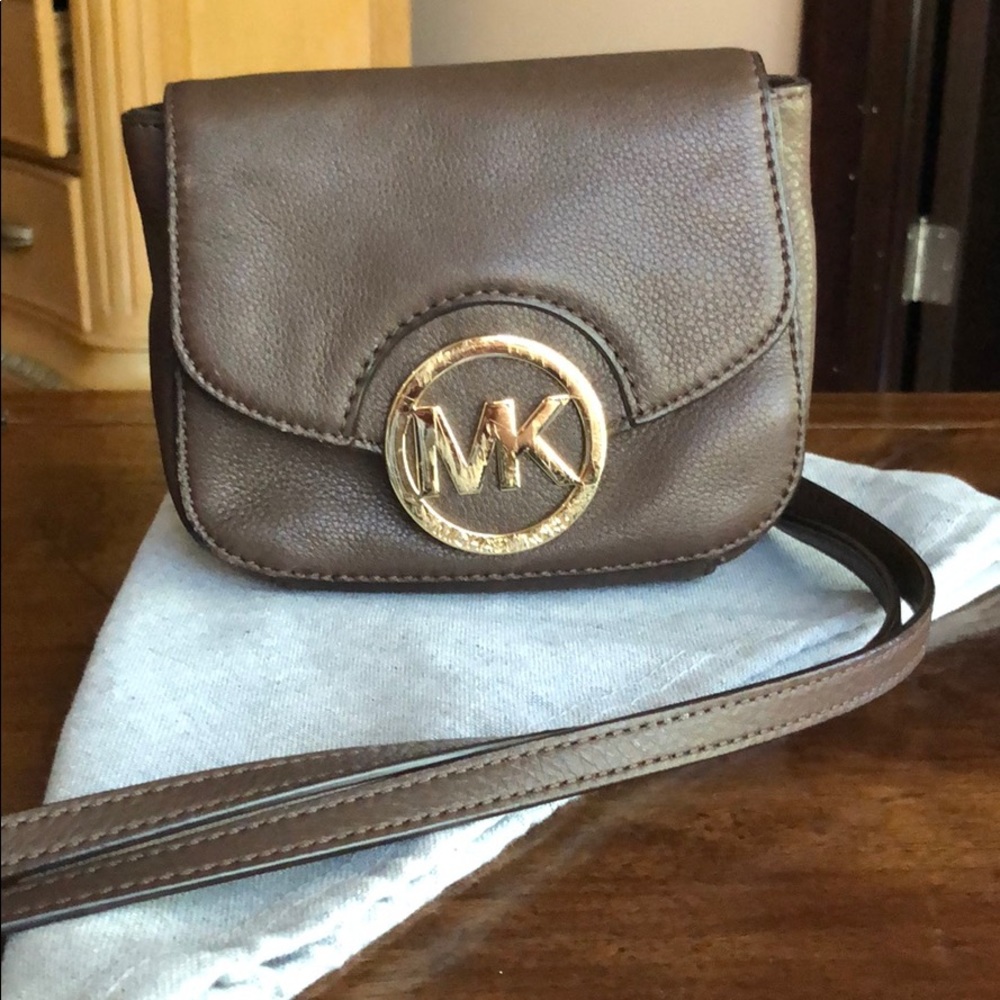 - Michael Kors Cross Body